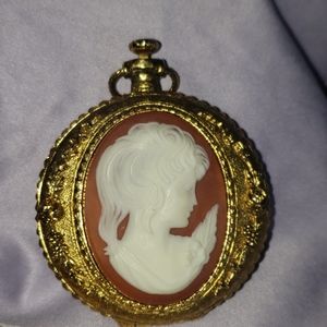 Vintage Gold Tone Cameo Compact Pendant